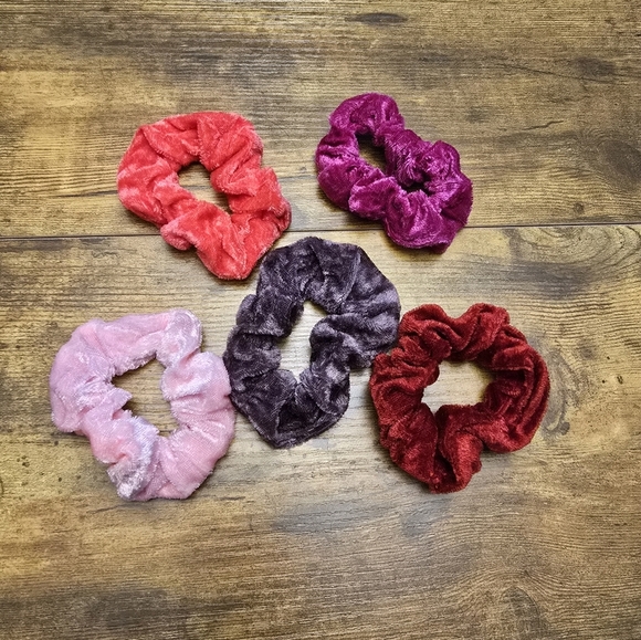 New Velvet Scrunchies Set of 5 Red, Pink, Purple - Picture 1 of 5